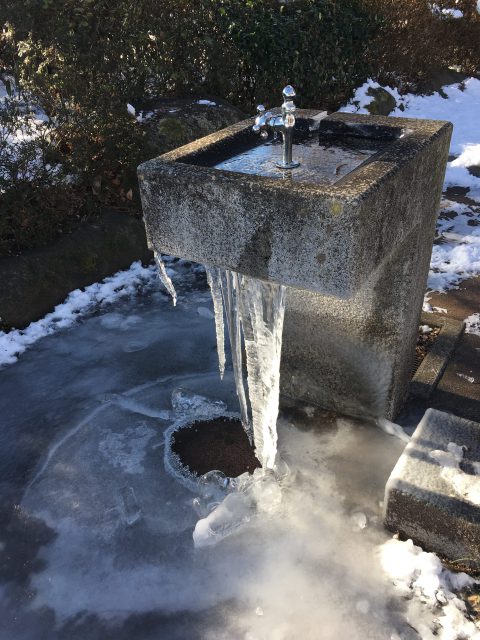 水道がつらら状態に