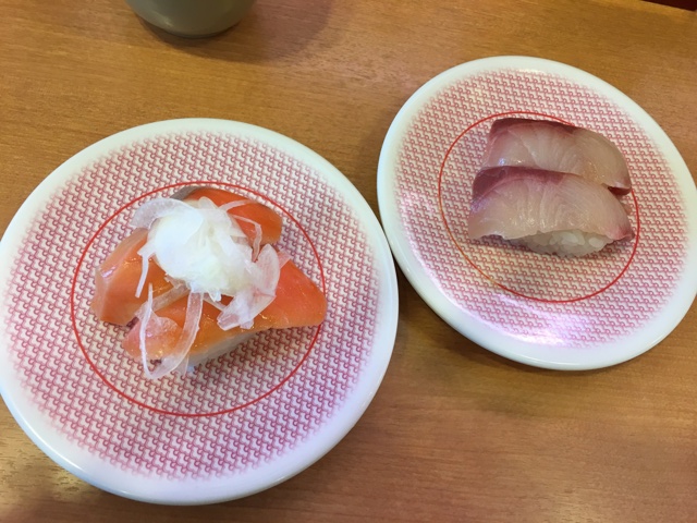 前橋市三俣町、三俣せんべいの向かいで営業されている回転寿司の雄「かっぱ寿司三俣店」で、ブリ、サーモン、あん肝にしめ鯖など食す。