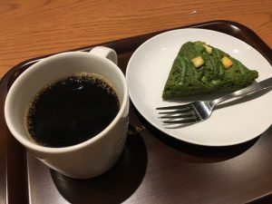 ドリップコーヒーと抹茶スコーン