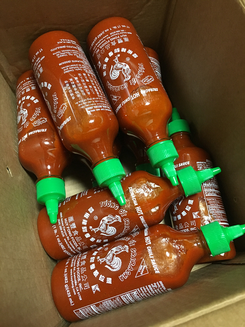 お土産で頂戴した「Sriracha sauce（シラチャーソース/スリラチャソース）」にドはまり。ネットショップ「iHerb（アイハーブ）」で追加注文。