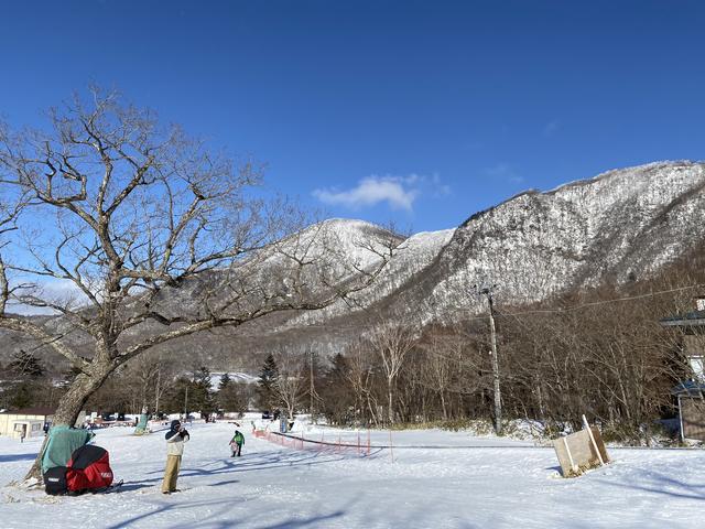 日本一小さなスキー場、赤城山スキー場に今シーズン初。前日に降った雪で最高でしたが極寒の強風吹雪。