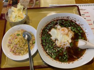 ミニ五目チャーハンと辣醤麺ランチセット