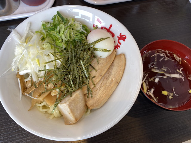 東京麺珍亭本舗 高崎インター店 で 特製油そば を食す。高崎市西島町、高崎駒形線沿いで営業。