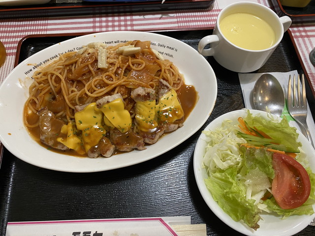 パーラーレストラン モモヤ で tontonナポリタン を食す。前橋市千代田町、中央通り商店街に鎮座。