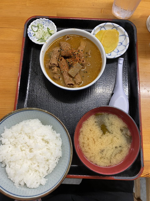 永井食堂 で もつ煮定食（レディース）を食す。渋川市上白井、国道17号線沿いに鎮座。