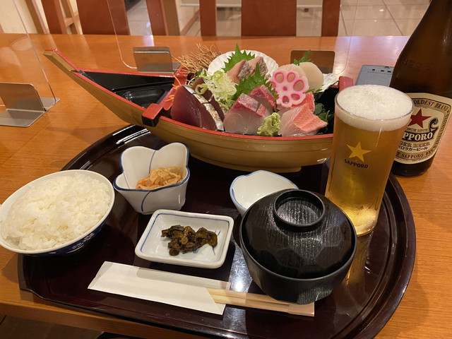 海鮮茶屋 一鮮 で 刺身定食 でビールを呑む。高崎市栄町 ヤマダ電機 LABI1高崎 5Fレストラン街で営業。