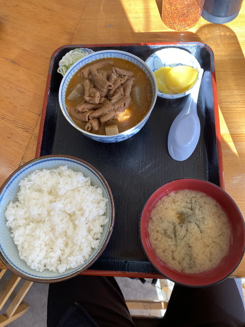 永井食堂 で もつ煮定食（もつ大）を食す。渋川市上白井、国道17号線沿いに鎮座。