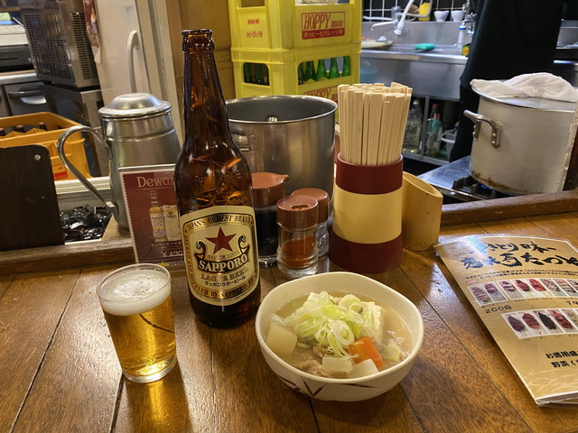 たつや 駅前店 で もつ煮どうふ 厚揚げ アテに吞む。渋谷区恵比寿、JR恵比寿駅そばで営業。