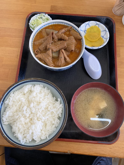 永井食堂 で もつ煮定食 もつ大 を食す。渋川市上白井、国道17号線沿いに鎮座。