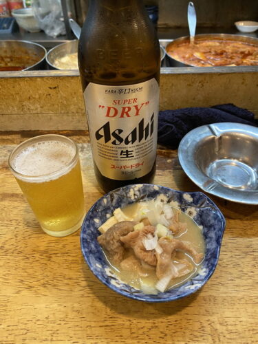 立飲み たきおか で 煮込み なんこつ たん で 朝８時から吞む。台東区上野、アメ横のんべえストリートで営業。