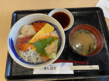 菅生PA 海仙道楽 で 海仙道楽丼 を食す。東北自動車道 菅生（すごう）PA（下り）で営業。