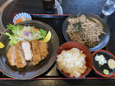 食事処 あづま で そば特選とんかつセット を食す。沼田市久屋原町、河岸段丘とんかつ街道沿いで営業。