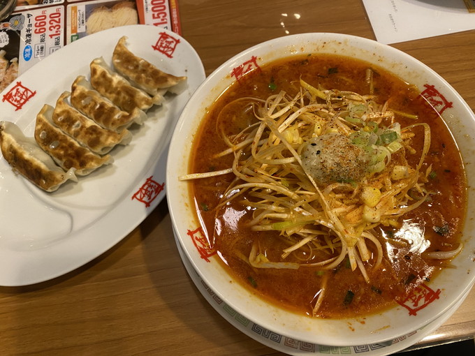 辛ネギみそラーメンとギョーザ