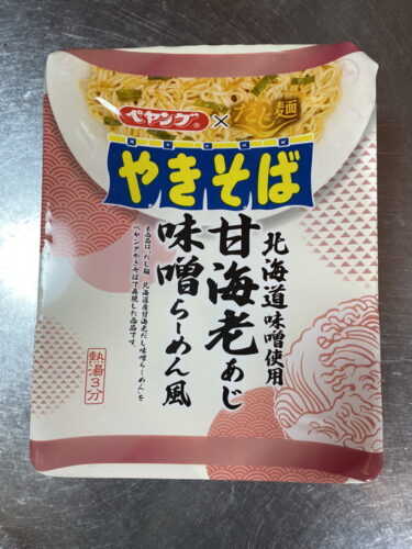 ペヤング 甘海老あじ味噌らーめん風やきそば を食す。国分グループのtabeteだし麺シリーズ「甘海老だし味噌らーめん」をペヤングやきそばで再現した商品。