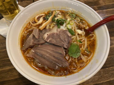 牛魔王 で 牛魔王セット ビール 牛魔王牛肉麺 焼き餃子 を食す。台東区上野、アメ横エリアで営業。