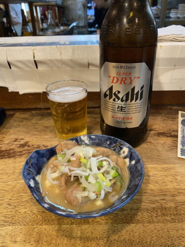 立飲み たきおか で 煮込み カシラ カワ ネギトロ 厚揚げ で吞む。台東区上野、アメ横のんべえストリートに鎮座。