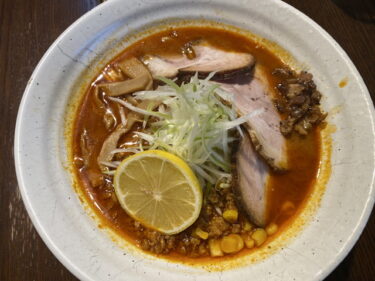旭川らーめん かじべえ で 火山らーめん（チャーシュートッピング）を食す。前橋市西片貝町、ベイシア前橋モール店そばで営業。