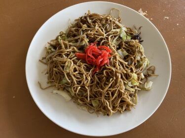 焼きそば しろがね で 焼きそば 大 を食す。前橋市日吉町、城東小学校西門ちょい北に鎮座。