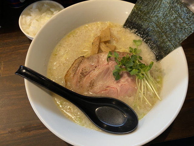 背脂塩らーめん