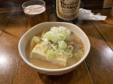 恵比寿 たつや 駅前店 で もつ煮どうふ ナンコツ カシラ 厚揚げ で吞む。渋谷区恵比寿南 JR恵比寿駅近くに鎮座。