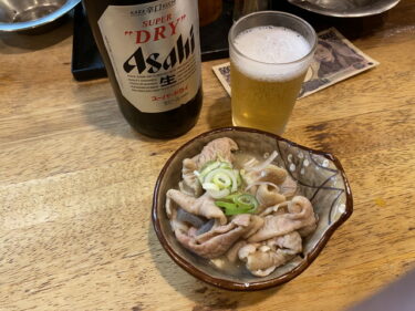 台東区上野 立飲み たきおか で もつ煮 肉豆腐 モモニンニク つくね で吞む。
