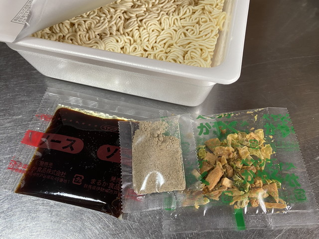 ソースとかやくとコショウ