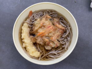 青唐辛子入り天ぷらそば