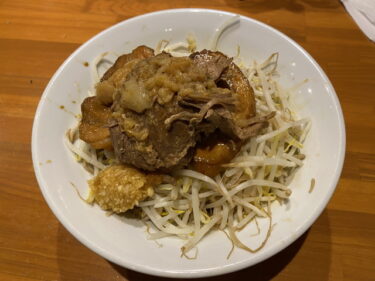 高崎市綿貫町、らーめん たん二郎 で 汁なしブタ柱 を食す。