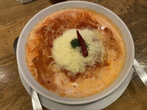 赤唐辛子とにんにくのトマトソース