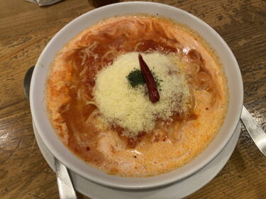 高崎市上中居町、スパゲッティー専科 はらっぱ 本店 で 赤唐辛子とにんにくのトマトソース NEWはらっぱ を食す。